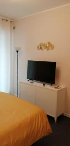 a bedroom with a bed and a tv on a cabinet at Bloom Apartment in Pero
