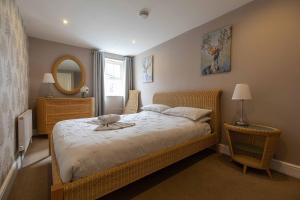 a bedroom with a large bed and a mirror at Regent House in Thirsk