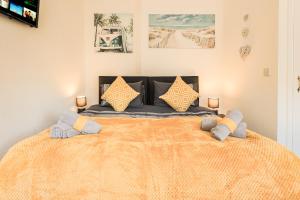 Un pat sau paturi într-o cameră la Apartment Clacton Seaside Central location