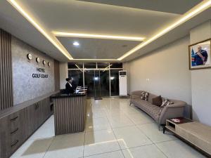 The lobby or reception area at Hotel Golf Coast