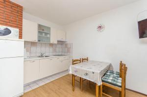 Kuchyň nebo kuchyňský kout v ubytování Apartments Seafront Jadranka
