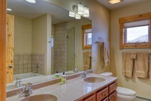 a bathroom with two sinks and a tub and a toilet at Golfers Retreat in South Fork +46 photos