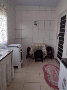 a kitchen with a table and chairs in a room at Pousada das Estrelas in São Pedro