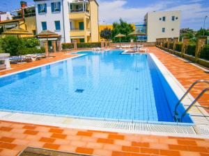 Bazén v ubytování Residence Garbin - Agenzia Cocal nebo v jeho okolí + 7 fotografií