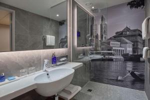 O baie la Radisson Blu Hotel Zurich Airport