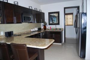 Kuchyň nebo kuchyňský kout v ubytování Casa Felsted Torre 1 304 Mayan Lakes resort