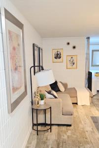 Istumisnurk majutusasutuses Stylish Condo Steps to Beach