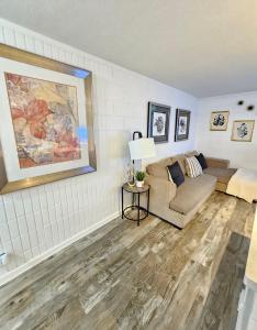 Istumisnurk majutusasutuses Stylish Condo Steps to Beach
