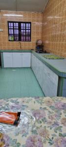 My Homestay Tronoh Seri Iskandar tesisinde mutfak veya mini mutfak