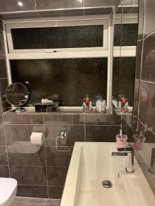 Cosy Cottage Central Bawtry - 2 Bedroom - High End Furnishings的一间浴室