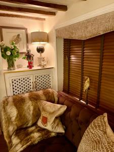 a living room with a couch and a window at Cosy Cottage 90 - Central Bawtry - 2 Bedroom - High End Furnishings in Bawtry