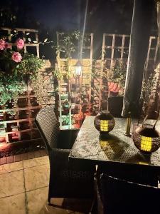 Cosy Cottage Central Bawtry - 2 Bedroom - High End Furnishings的阳台或露台