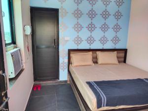 En eller flere senger på et rom på OYO Blue Dream Palace