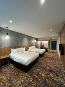 Postel nebo postele na pokoji v ubytování Le'genda Hotel + 24 fotografií