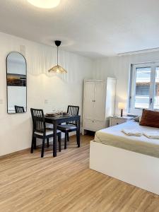 Postel nebo postele na pokoji v ubytování Central Zermatt Hideaway