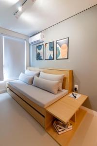 a bedroom with a bed and a table at Lindo apartamento no melhor do Recife in Recife