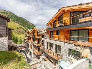 a building with balconies on the side of it at Appartement Val-d'Isère, 3 pièces, 4 personnes - FR-1-694-332 in Val-d'Isère