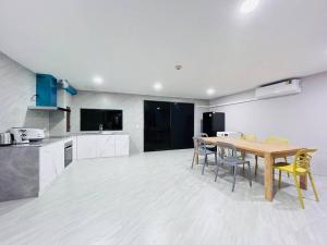 Imagen de la galería de 市中心Ruam精品别墅, en Bang Kapi