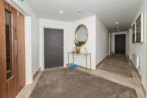 Charming Studio Flat in the Heart of Reading CHRL F1客房内的一张或多张床位