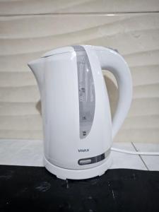 a white toaster sitting on top of a counter at SLEEP & GO in Surčin