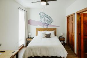 Postel nebo postele na pokoji v ubytování Blacktail Mountain Suites Close to Logan Health