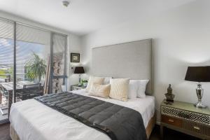 Легло или легла в стая в Stylish 2BR 2Bathroom Apartment, Kingsland, Auckland