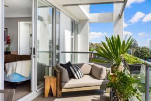 O zonă de relaxare la Stylish 2BR 2Bathroom Apartment, Kingsland, Auckland