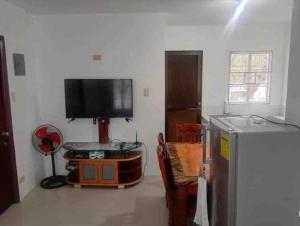 Televízia a/alebo spoločenská miestnosť v ubytovaní Cebu 2 Bedrooms House -WIFI