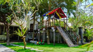 Κήπος έξω από το Pondok Baruna Frangipani