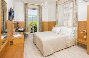 TV a/nebo společenská místnost v ubytování Hotel Victoria