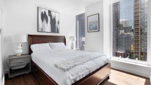 Tempat tidur dalam kamar di Beautiful Bedroom Suite in Manhattan