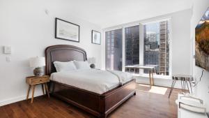 Tempat tidur dalam kamar di Beautiful Bedroom Suite in Manhattan