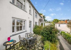 a patio with a table and chairs in front of a building at Gartree Cottage in Fowey