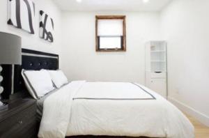Cama o camas de una habitación en Magnificent 3 BR Apartment