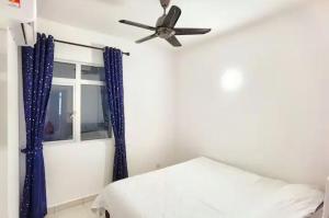 a bedroom with a ceiling fan and a window at Angel Homestay Bayu Andaman in Kuala Lumpur