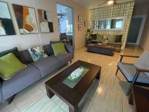 Un lugar para sentarse en Luquillo Beach Retreat - 2 Private Units Side-by-Side