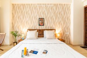a bedroom with a bed and a striped wall at Homlee-Jumbo 1BHK-2AC-Kitchen-Lift-Parking-Tapovan in Rishīkesh