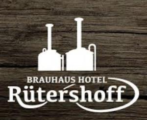 カシュトロップ・ラウクセルにあるBrauhaus Hotel Ruetershoffの白二体のルフィニアホテル