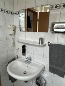 Et badeværelse på Brauhaus Hotel Ruetershoff