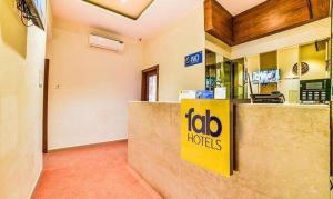 TV a/nebo společenská místnost v ubytování FabHotel Ascot International II - Nr Mumbai International Airport