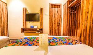 Postel nebo postele na pokoji v ubytování FabHotel Ascot International II - Nr Mumbai International Airport