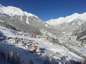 A Casa Juwel Apartment during the winter