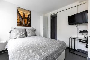 Ένα ή περισσότερα κρεβάτια σε δωμάτιο στο Résidence le premium, hyper centre, studio tout équipé +11 φωτογραφίες