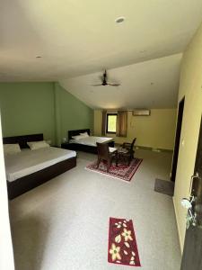 Ένα ή περισσότερα κρεβάτια σε δωμάτιο στο Matoshree Green Stay Sariska