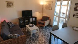 a living room with a couch and a tv at Apartment Obici in Spilamberto