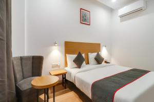 Ένα ή περισσότερα κρεβάτια σε δωμάτιο στο Super Townhouse Jashn +46 φωτογραφίες