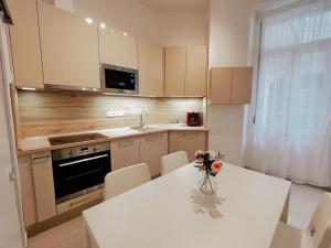 Petibo Apartments - Kazinczy 10., A/C, Best location downtown