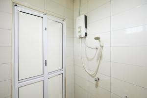 Ένα μπάνιο στο Ros Heritage Motel