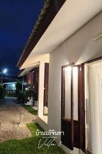 Budova, kde se vila nachází