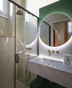 a bathroom with a sink and a mirror at Casa dos Correios in Vila Real